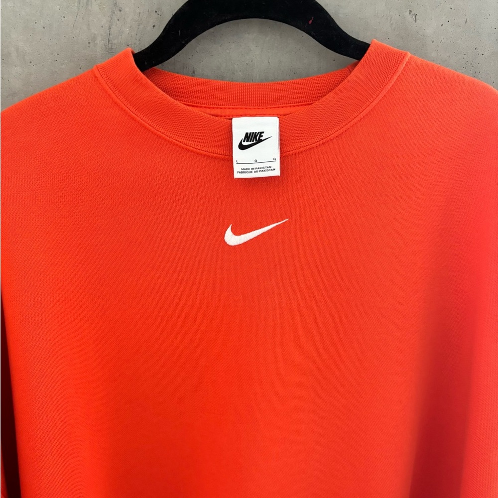 •Nike Sportswear Phoenix Fleece
Women's Over-Oversized Crew-Neck Sweatshirt•